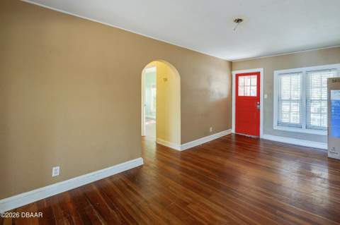 327 Mobile Avenue, Daytona Beach FL - photo 6 of 37