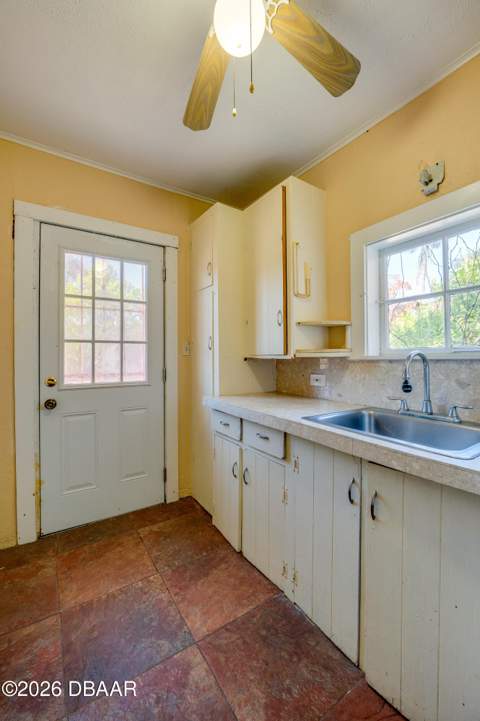 327 Mobile Avenue, Daytona Beach FL - photo 13 of 37