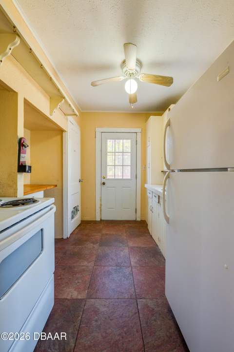 327 Mobile Avenue, Daytona Beach FL - photo 15 of 37