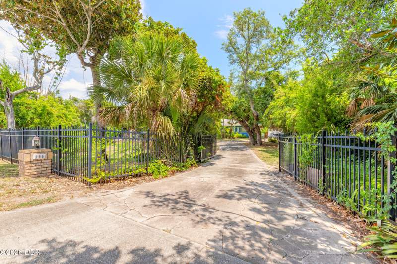6 bedroom Single Family Residence at 599 John Anderson Drive, Bellewood, Ormond Beach — photo 3