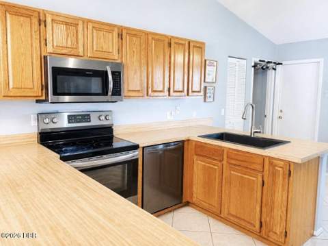 561 Astoria Drive, DeLand FL - photo 10 of 35
