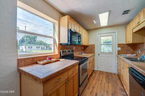 1220 Leon Lane, Daytona Beach FL - photo 11 of 34