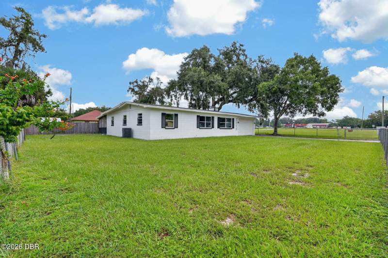 4 bedroom Single Family Residence at 7 Jeanette Drive, Not In Subdivision, DeLand — photo 3