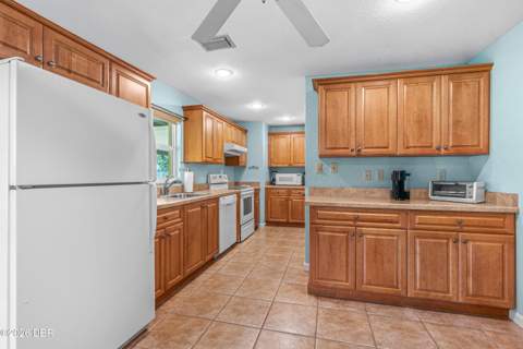 2955 Carriage Drive, South Daytona FL - photo 12 of 35
