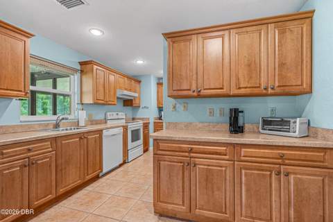 2955 Carriage Drive, South Daytona FL - photo 13 of 35