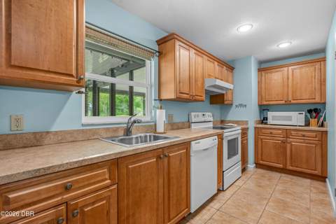 2955 Carriage Drive, South Daytona FL - photo 14 of 35