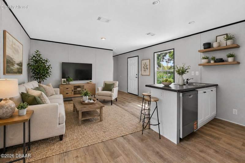 3 bedroom Single Family Residence at 220 W Carroll Avenue, Not In Subdivision, DeLand — photo 3
