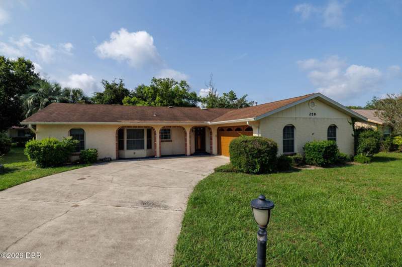 3 bedroom Single Family Residence at 229 Georgetowne Boulevard, Georgetowne, Daytona Beach — photo 2
