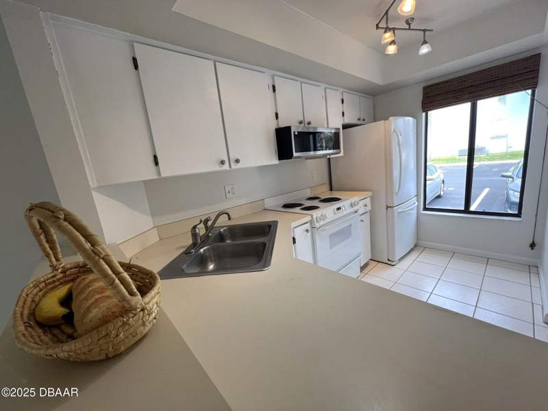 2 bedroom Townhouse at 3333 S Ridgewood Avenue #23, Intracoastal Villas Condo, Port Orange — photo 4