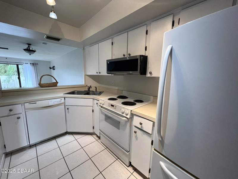 2 bedroom Townhouse at 3333 S Ridgewood Avenue #23, Intracoastal Villas Condo, Port Orange — photo 5