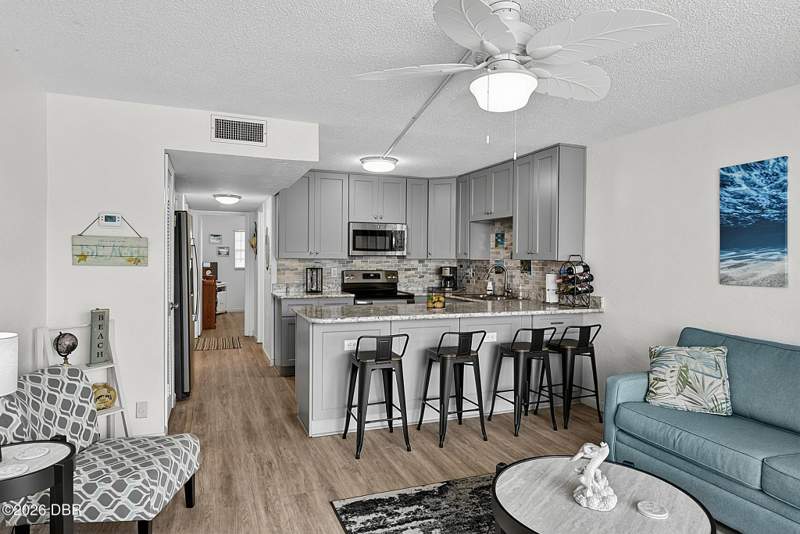 1 bedroom Condominium at 1433 N Atlantic Avenue #329, Vantage Pointe Pool & Racquet Club, Daytona Beach — photo 2