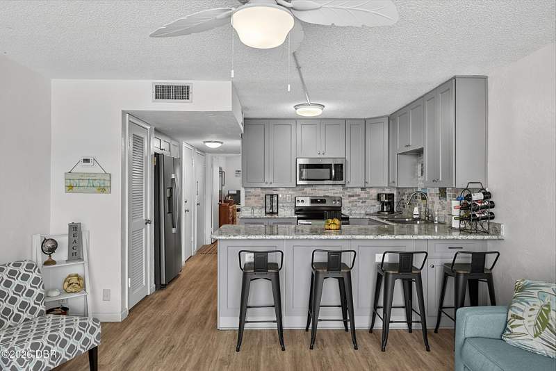 1 bedroom Condominium at 1433 N Atlantic Avenue #329, Vantage Pointe Pool & Racquet Club, Daytona Beach — photo 3