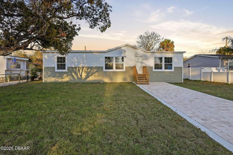 3 bedroom Manufactured Home at 1913 Woodcrest Drive, Tropical Mobile Home Village, Ormond Beach — photo 2