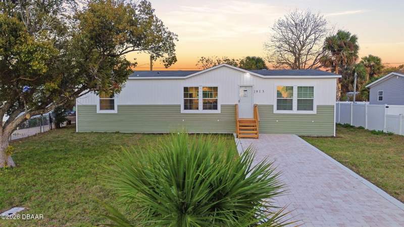 3 bedroom Manufactured Home at 1913 Woodcrest Drive, Tropical Mobile Home Village, Ormond Beach — photo 3