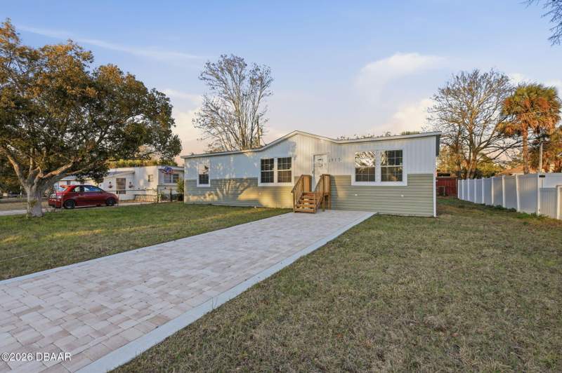 3 bedroom Manufactured Home at 1913 Woodcrest Drive, Tropical Mobile Home Village, Ormond Beach — photo 4