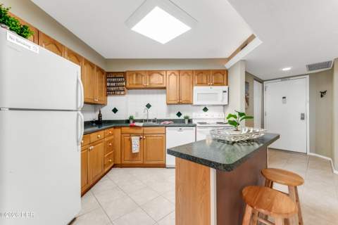 935 N Halifax Avenue #601, Daytona Beach FL - photo 7 of 50
