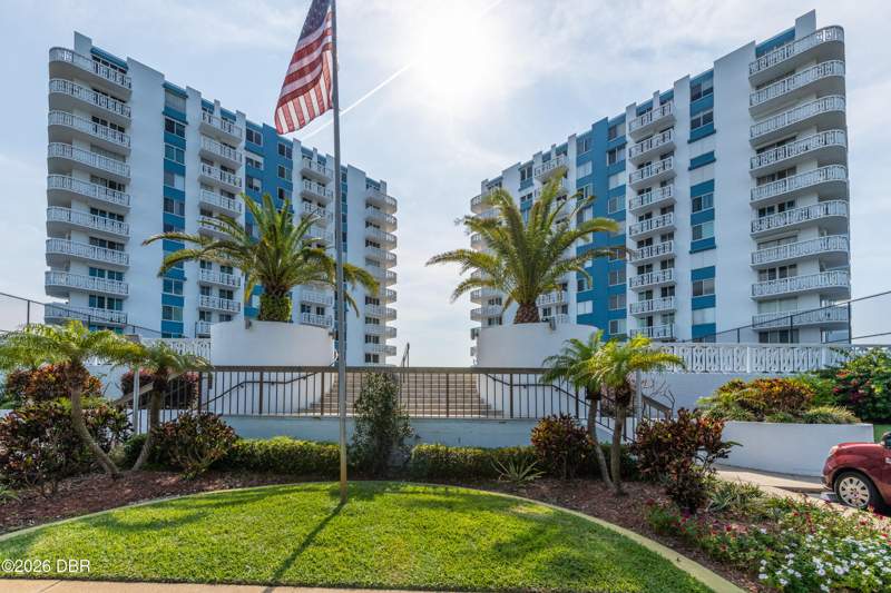 2 bedroom Condominium at 935 N Halifax Avenue #601, Bayshore Bath & Tennis Club Condo, Daytona Beach — photo 2