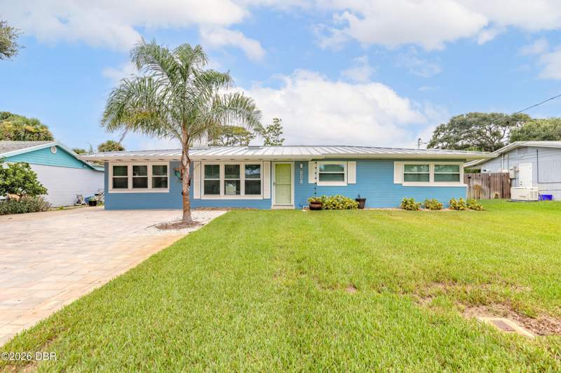 5 bedroom Single Family Residence at 808 E 16th Avenue, Fuquay, New Smyrna Beach — photo 2