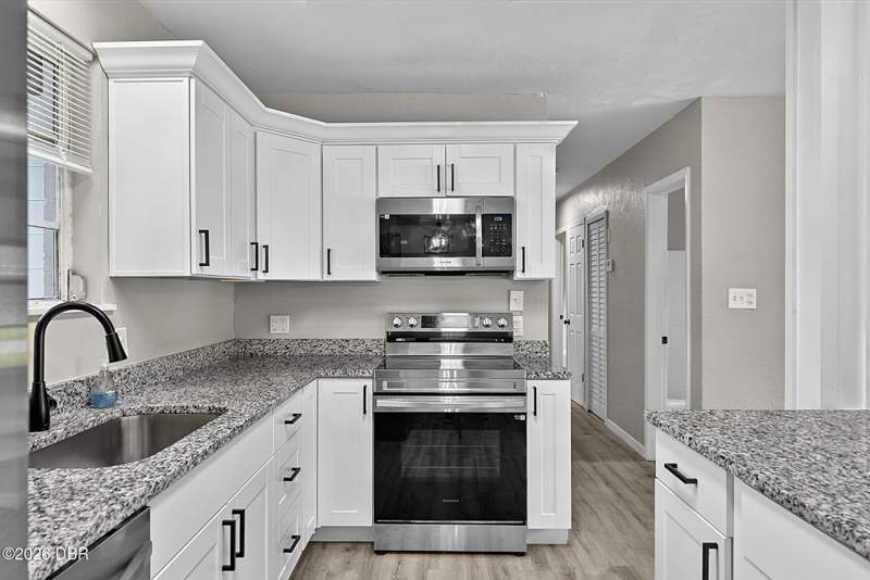 4 bedroom Single Family Residence at 610 Roma Street, Thompson, Daytona Beach — photo 4