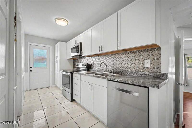 3 bedroom Single Family Residence at 1978 Myrtle Jo Drive, Shady Rest, Ormond Beach — photo 4