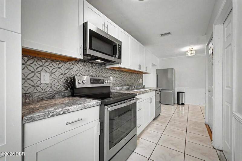 3 bedroom Single Family Residence at 1978 Myrtle Jo Drive, Shady Rest, Ormond Beach — photo 3