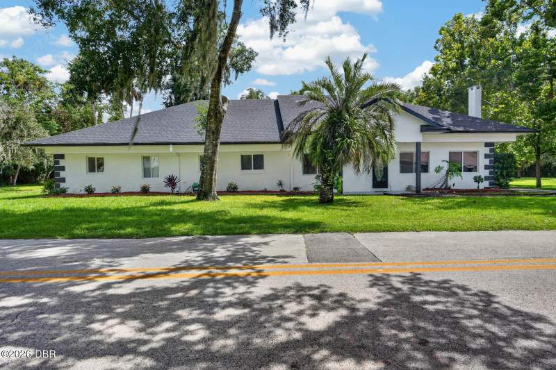 5 bedroom Single Family Residence at 730 W University Avenue, Not In Subdivision, DeLand — photo 2