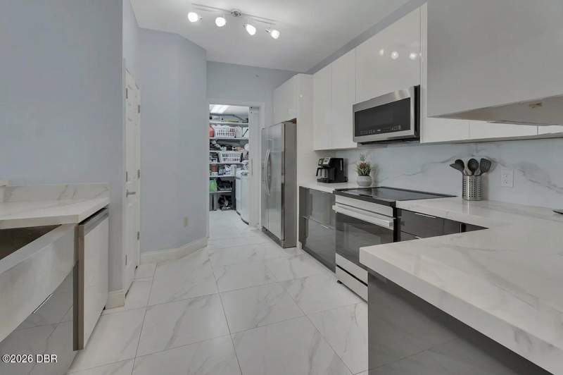 2 bedroom Condominium at 2801 S Ridgewood Avenue #914, Halifax Landing Condo, South Daytona — photo 3