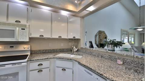 932 Meadow View Drive #C, Port Orange FL - photo 6 of 31