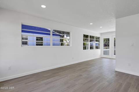 332 Williams Avenue, Daytona Beach FL - photo 7 of 38