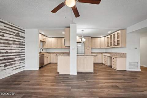 1224 S Peninsula Drive #621, Daytona Beach FL - photo 7 of 33