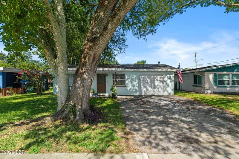 2 bedroom Single Family Residence at 2608 Anastasia Drive, South Daytona, South Daytona — photo 2
