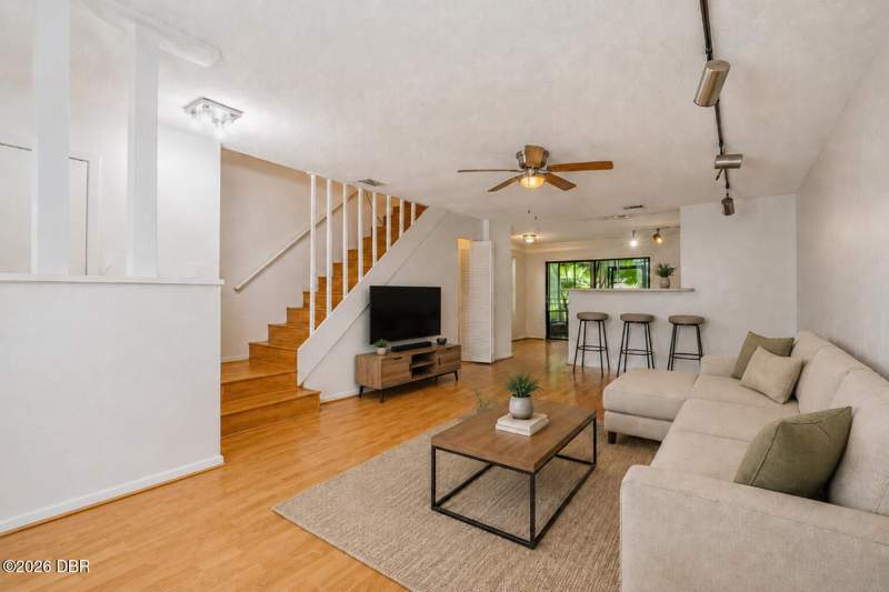 3 bedroom Townhouse at 190 W Sandalwood Court, Forest Lake, Daytona Beach — photo 3