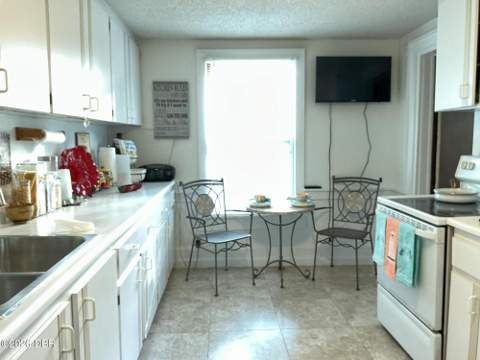 127 Bellevue Avenue, Daytona Beach FL - photo 13 of 35
