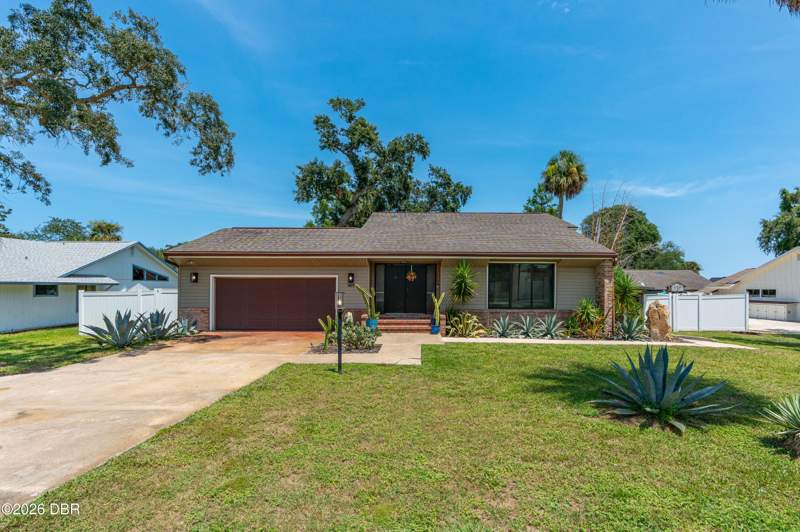 4 bedroom Single Family Residence at 1419 N Beach Street, Oak Forest, Ormond Beach — photo 3