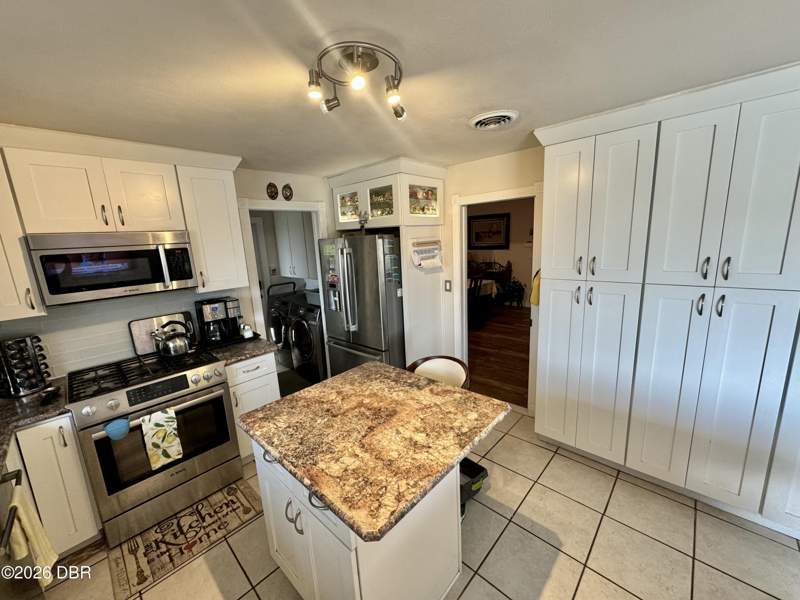 4 bedroom Single Family Residence at 153 University Circle, University Circle, Ormond Beach — photo 3