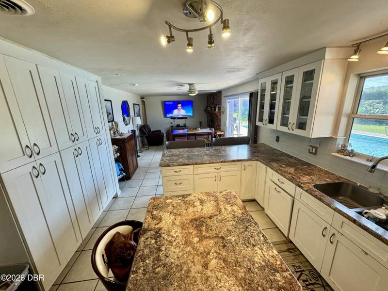 4 bedroom Single Family Residence at 153 University Circle, University Circle, Ormond Beach — photo 4