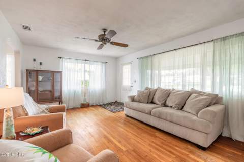 841 Cordova Avenue, Ormond Beach FL - photo 7 of 34