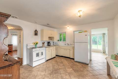 841 Cordova Avenue, Ormond Beach FL - photo 9 of 34