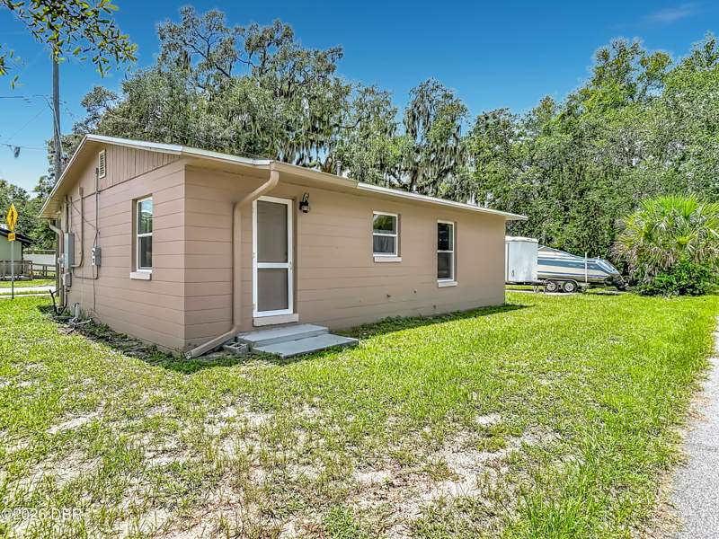 2 bedroom Single Family Residence at 501 W Lisbon Parkway, DeLand, DeLand — photo 2