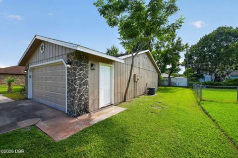 2932 Pine Tree Drive, Edgewater FL - photo 8 of 31