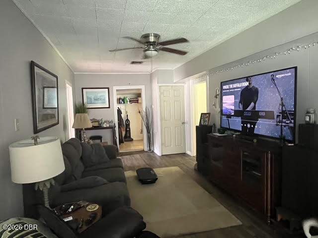 3 bedroom Single Family Residence at 242 S Kentucky Avenue, DeLand, DeLand — photo 4