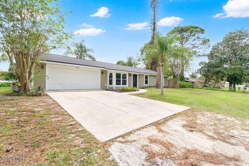 3 bedroom Single Family Residence at 2304 Travelers Palm Drive, Edgewater, Edgewater — photo 2