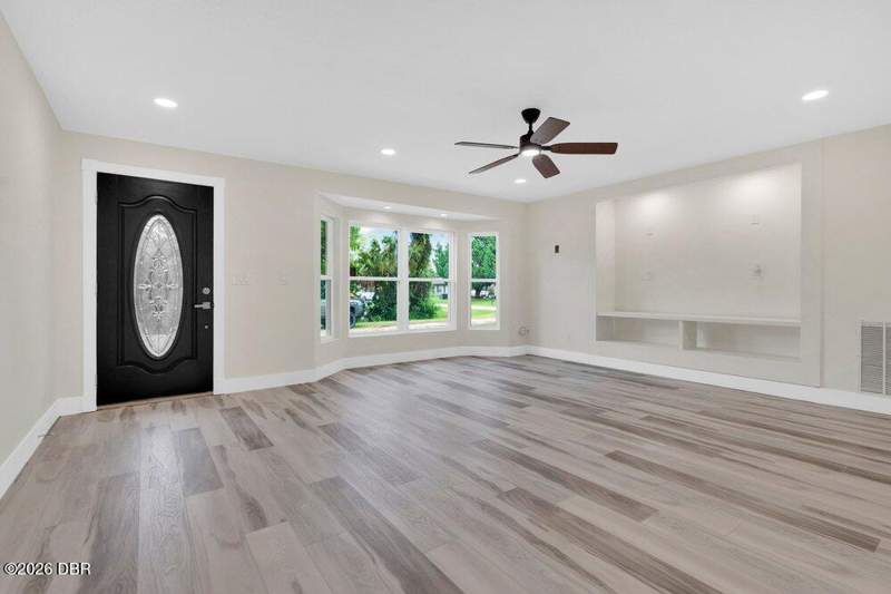 3 bedroom Single Family Residence at 2304 Travelers Palm Drive, Edgewater, Edgewater — photo 4