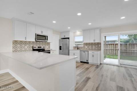 2304 Travelers Palm Drive, Edgewater FL - photo 10 of 31