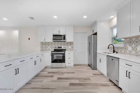 2304 Travelers Palm Drive, Edgewater FL - photo 11 of 31