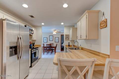 16 Laurel Oaks Circle, Ormond Beach FL - photo 10 of 42