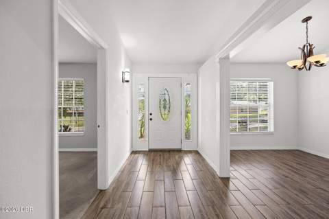 1031 E Walts Avenue, DeLand FL - photo 6 of 38