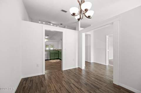 1031 E Walts Avenue, DeLand FL - photo 8 of 38