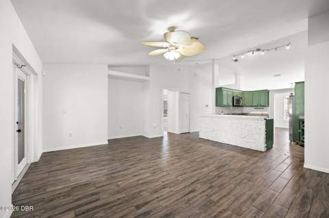 1031 E Walts Avenue, DeLand FL - photo 10 of 38
