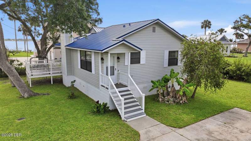 2 bedroom Single Family Residence at 105 McDonald Street, Blake, South Daytona — photo 1